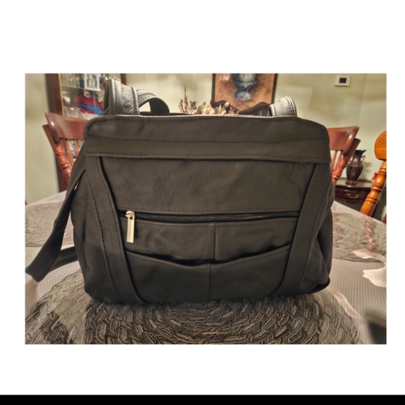 BIG PRICE DROP!!  Three Large Main Zippered Compartments Leather Handbag - Picture 9 of 12